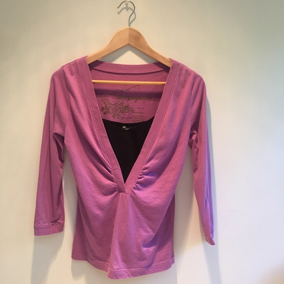 Propaganda long sleeve tee w/ a deep v-neck fuscia - Picture 7 of 13